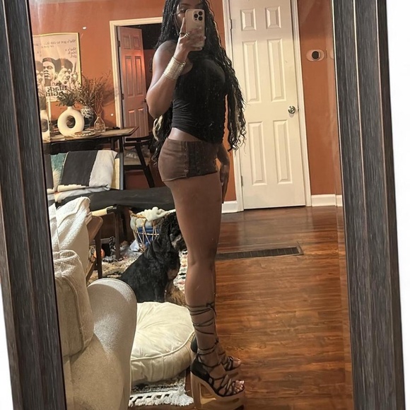 Brown suede Micro shorts - Picture 4 of 6